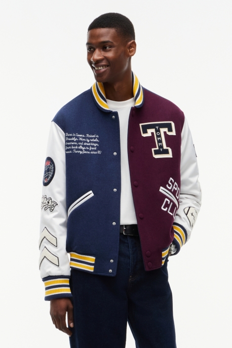 Tommy Jeans blauwe heren jas | Model vooraanzicht