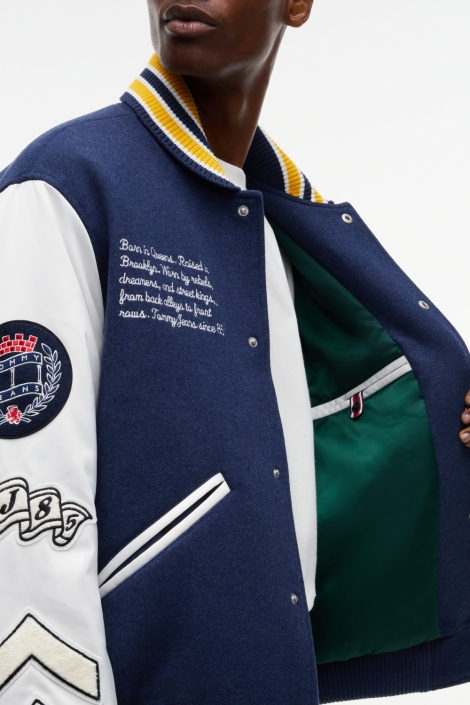 Tommy Jeans blauwe heren jas | Close up