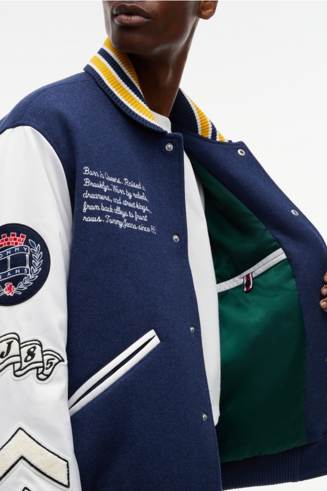 Tommy Jeans blauwe heren jas | Close up