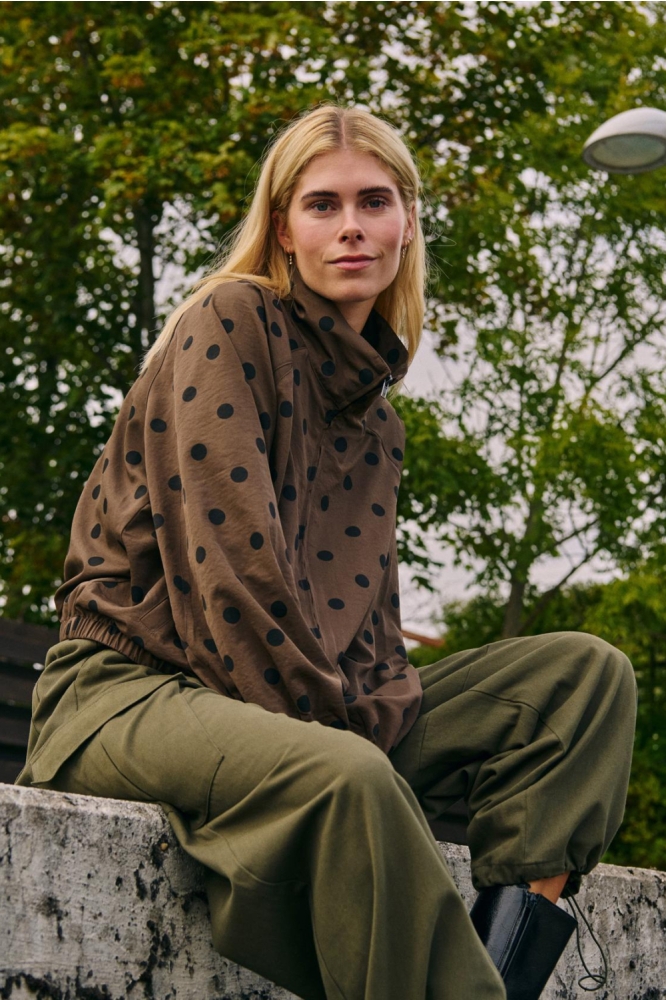 Freequent bruine dames blazer | Sfeerbeeld, In situatie