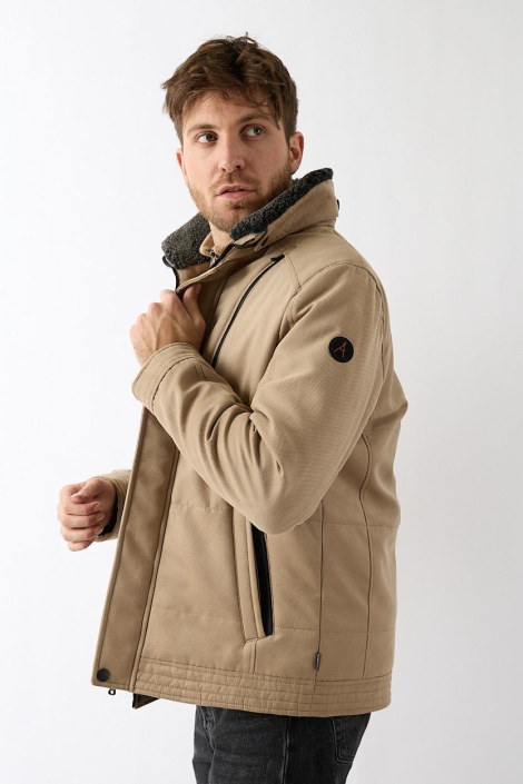 Donders beige heren jas | Model zijaanzicht