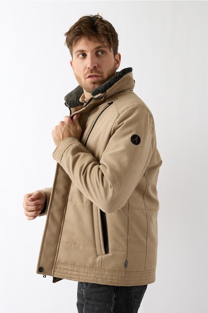 Donders beige heren jas | Model zijaanzicht