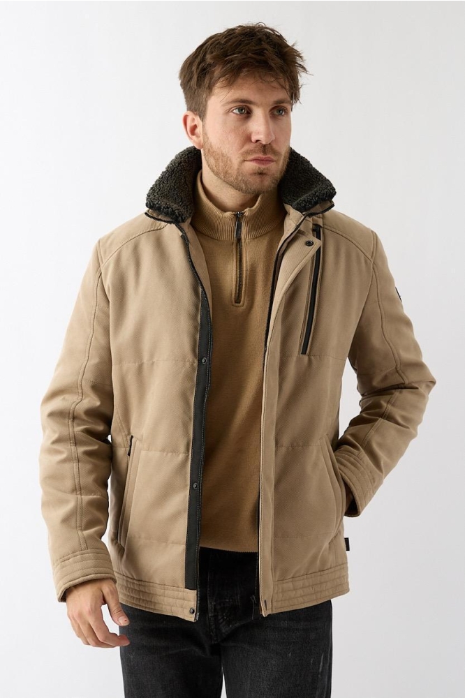 Donders beige heren jas | Model vooraanzicht