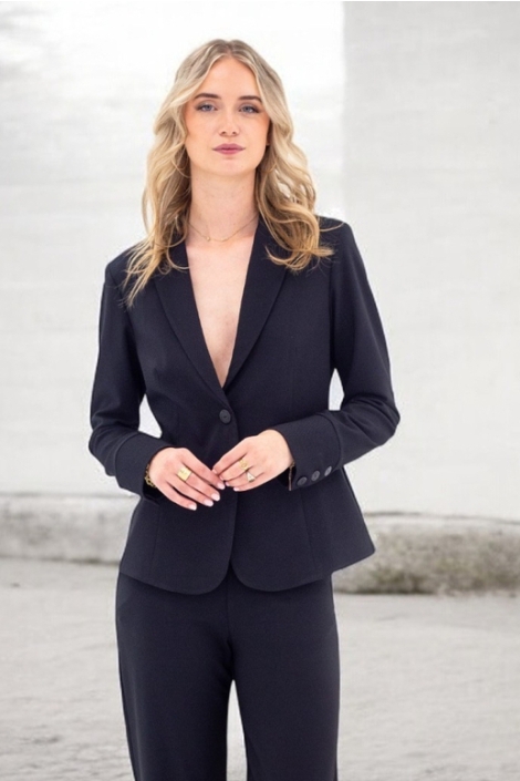 TQ Amsterdam zwarte dames blazer | Sfeerbeeld, In situatie