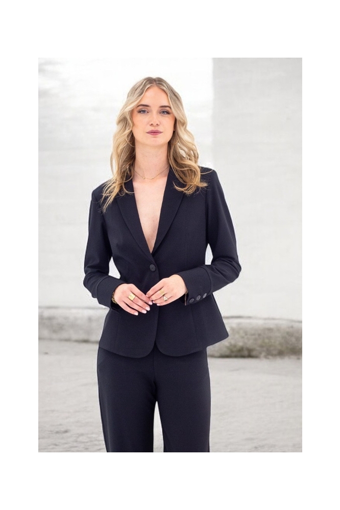 TQ Amsterdam zwarte dames blazer | Sfeerbeeld, In situatie