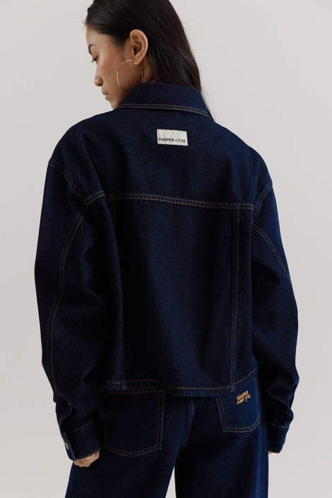 Harper & Yve blauwe dames jas | Model achteraanzicht