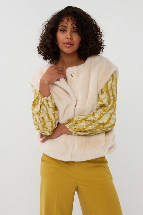 EsQualo beige dames jas | Model vooraanzicht