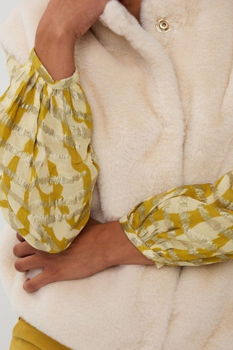 EsQualo beige dames jas | Close up