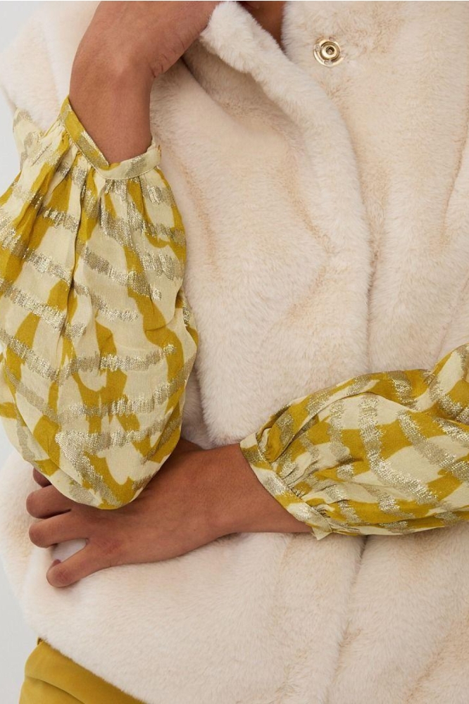 EsQualo beige dames jas | Close up