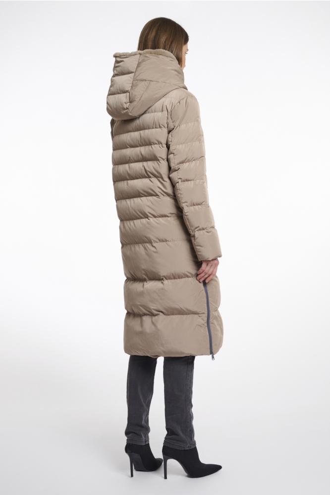 Rino & Pelle camel dames jas | Model achteraanzicht