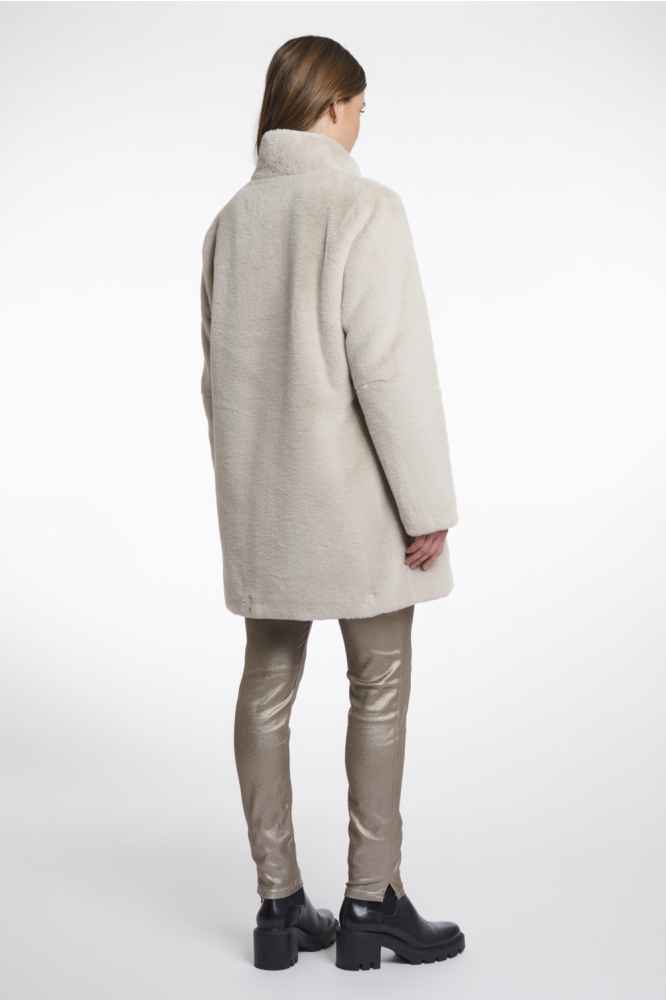Rino & Pelle beige dames jas | Model achteraanzicht