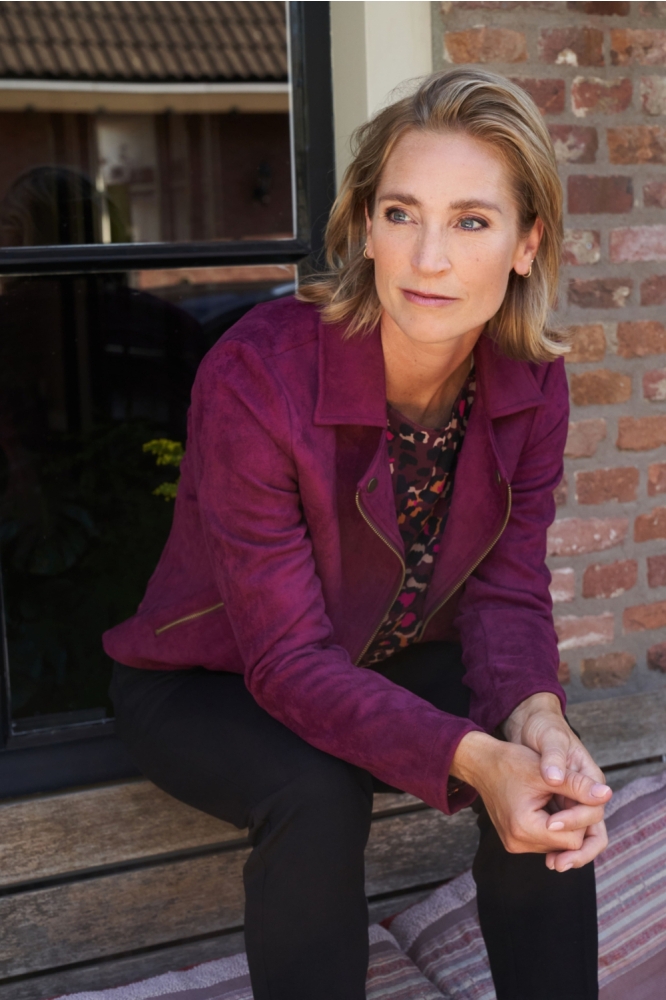 NED paarse dames jas | Sfeerbeeld, In situatie