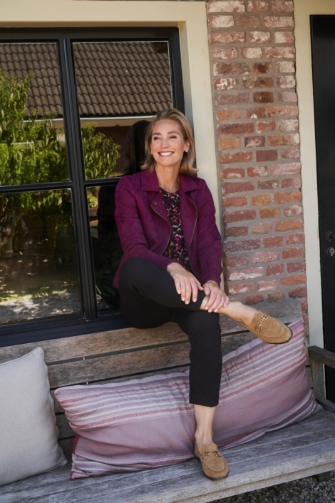 NED paarse dames jas | Model