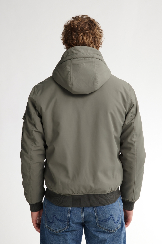 Petrol Industries groene heren jas | Model achteraanzicht