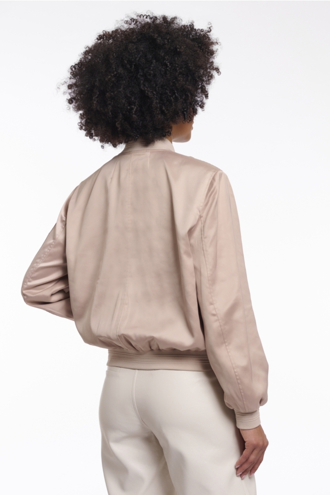 Rino & Pelle camel dames jas | Model achteraanzicht