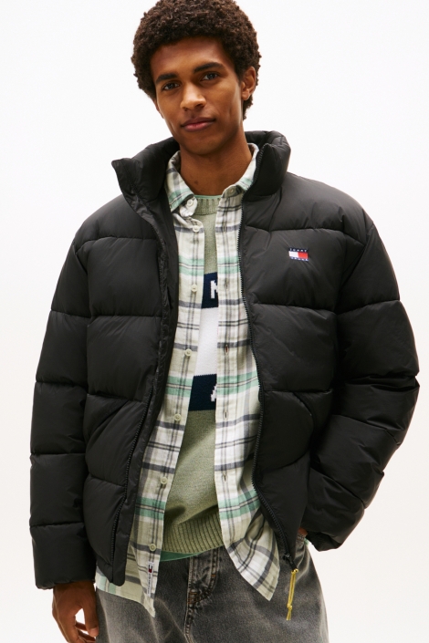 Tommy Jeans zwarte heren jas | Model vooraanzicht