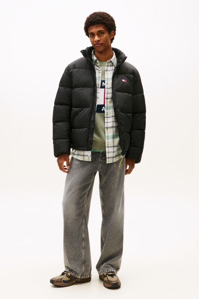 Tommy Jeans zwarte heren jas | Model