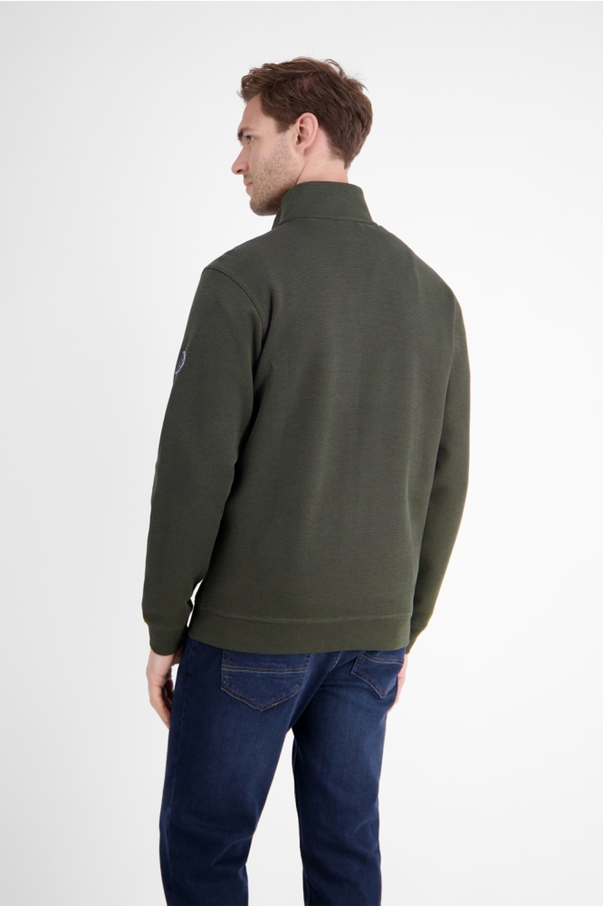 Lerros groene heren vest | Model achteraanzicht