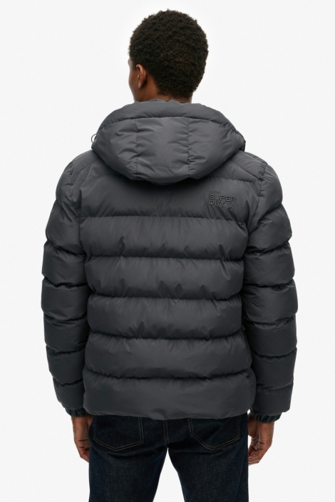 Superdry grijze heren jas | Model achteraanzicht