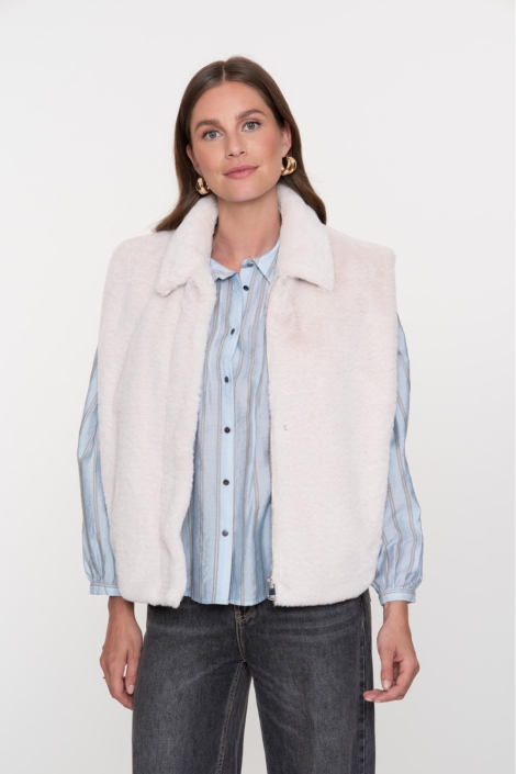 Geisha ecru dames gilet | Model vooraanzicht