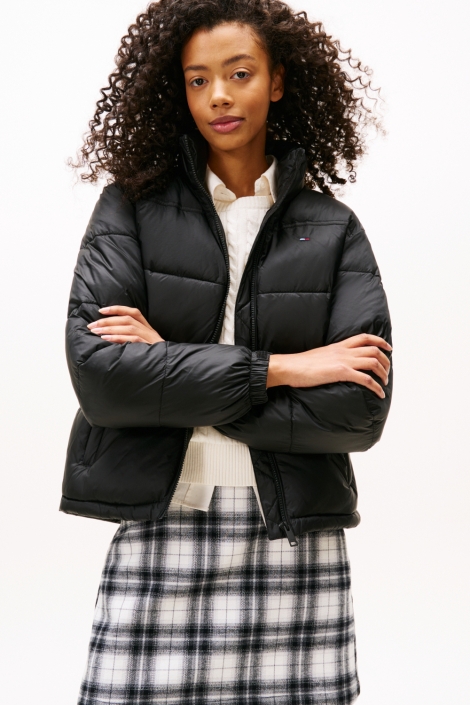 Tommy Jeans zwarte dames jas | Model vooraanzicht