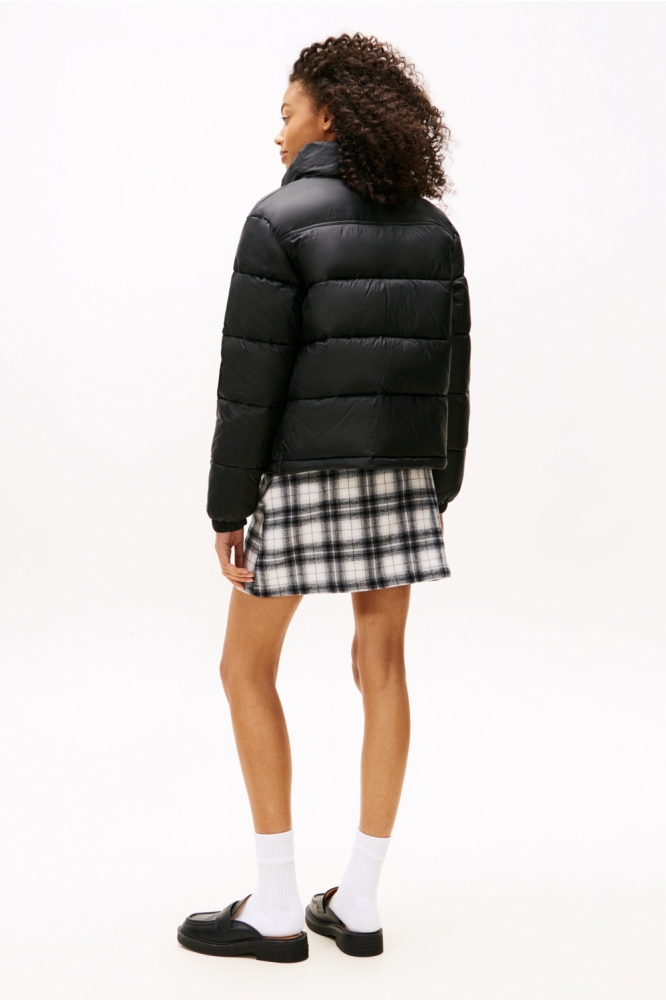 Tommy Jeans zwarte dames jas | Model