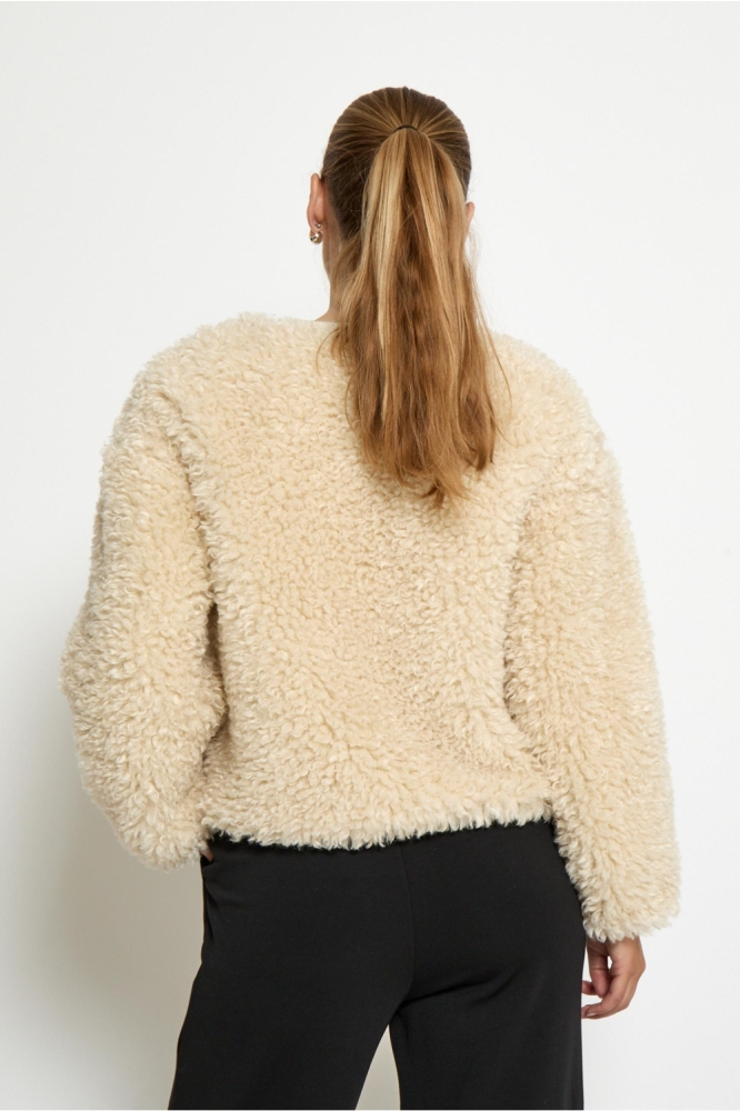 Peppercorn ecru dames jas | Model achteraanzicht