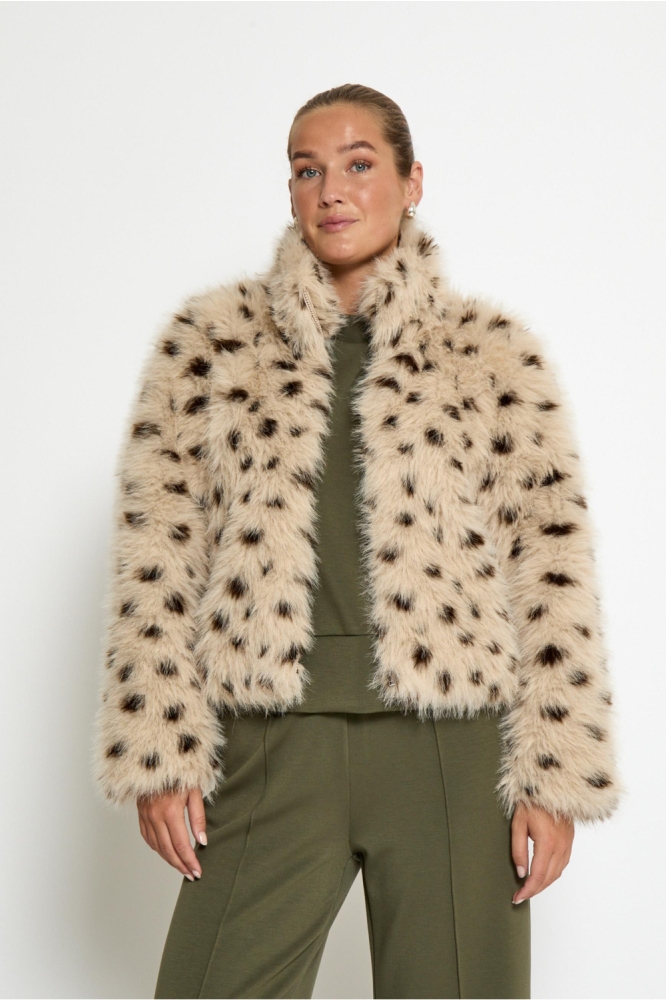 Peppercorn beige dames jas | Model vooraanzicht