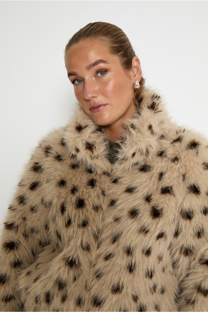 Peppercorn beige dames jas | Close up