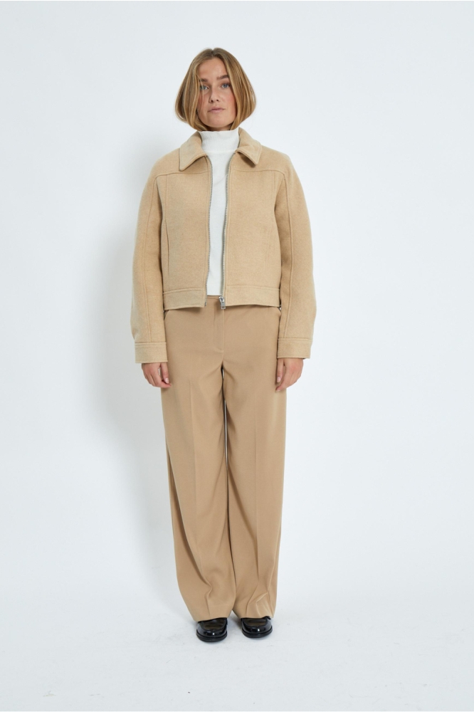 Minus beige dames jas | Model