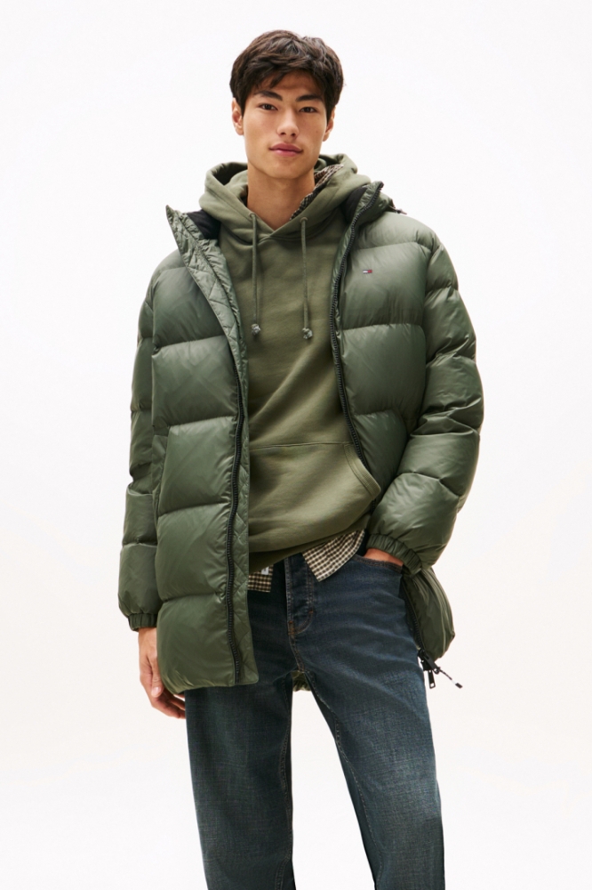 Tommy Jeans groene heren jas | Model vooraanzicht