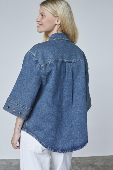 SisterS point blauwe dames blouse | Model achteraanzicht