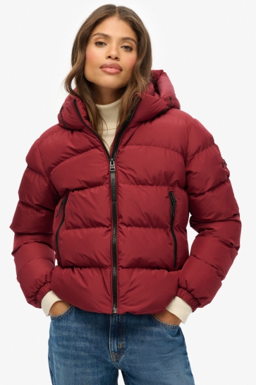 Superdry Jas SPORTIEVE PUFFER JAS MET CAPUCHON W5011996A Z6F STANTON RED