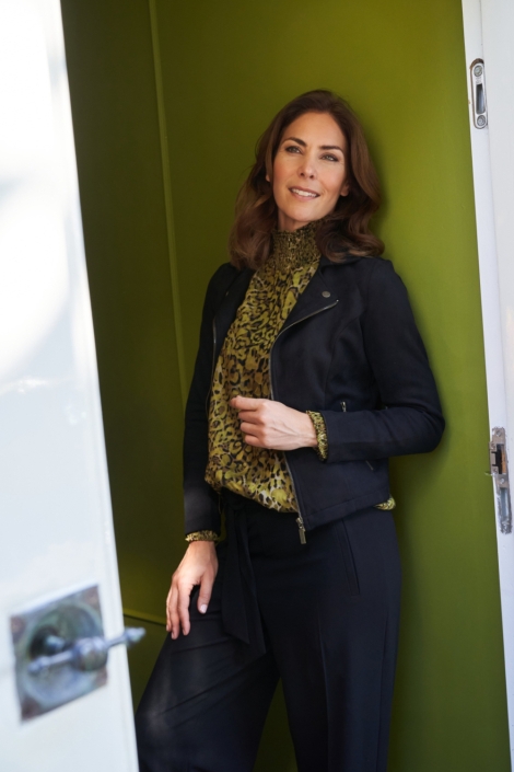 NED zwarte dames jas | Close up