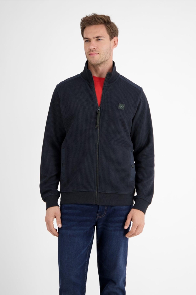 Lerros blauwe heren vest | Model vooraanzicht