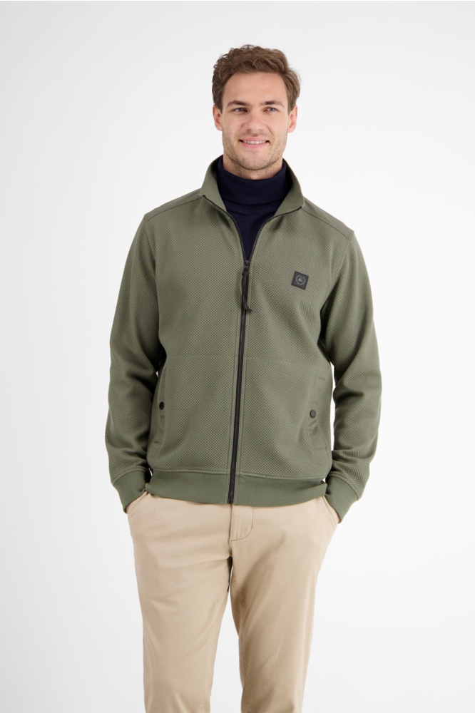 Lerros groene heren vest | Model vooraanzicht