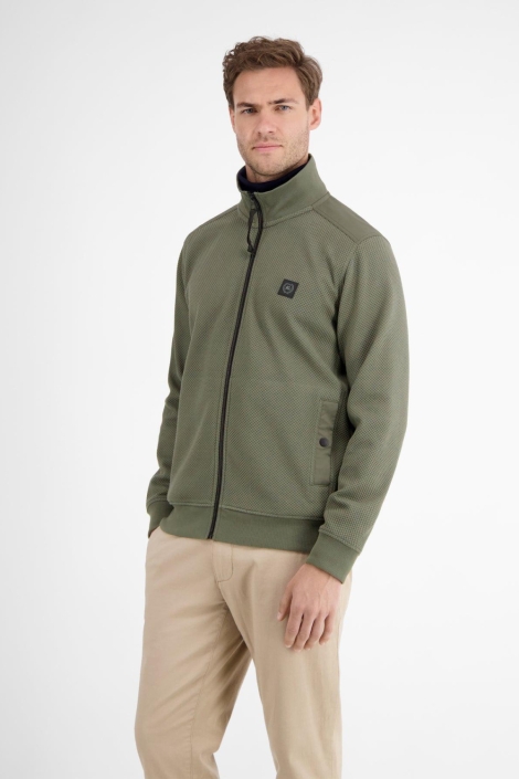 Lerros groene heren vest | Model zijaanzicht