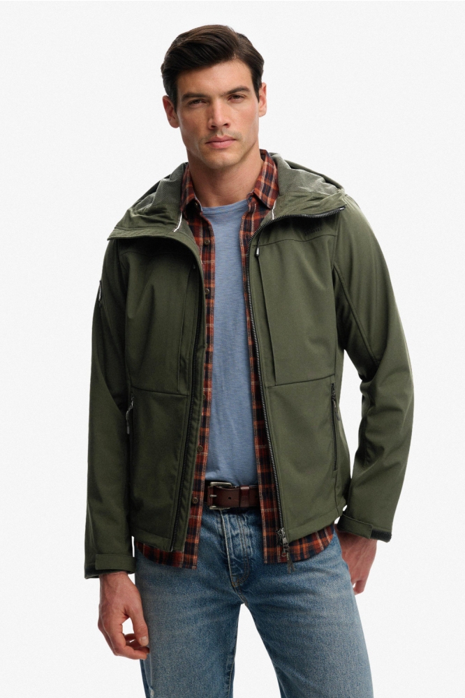Superdry groene heren jas | Model zijaanzicht