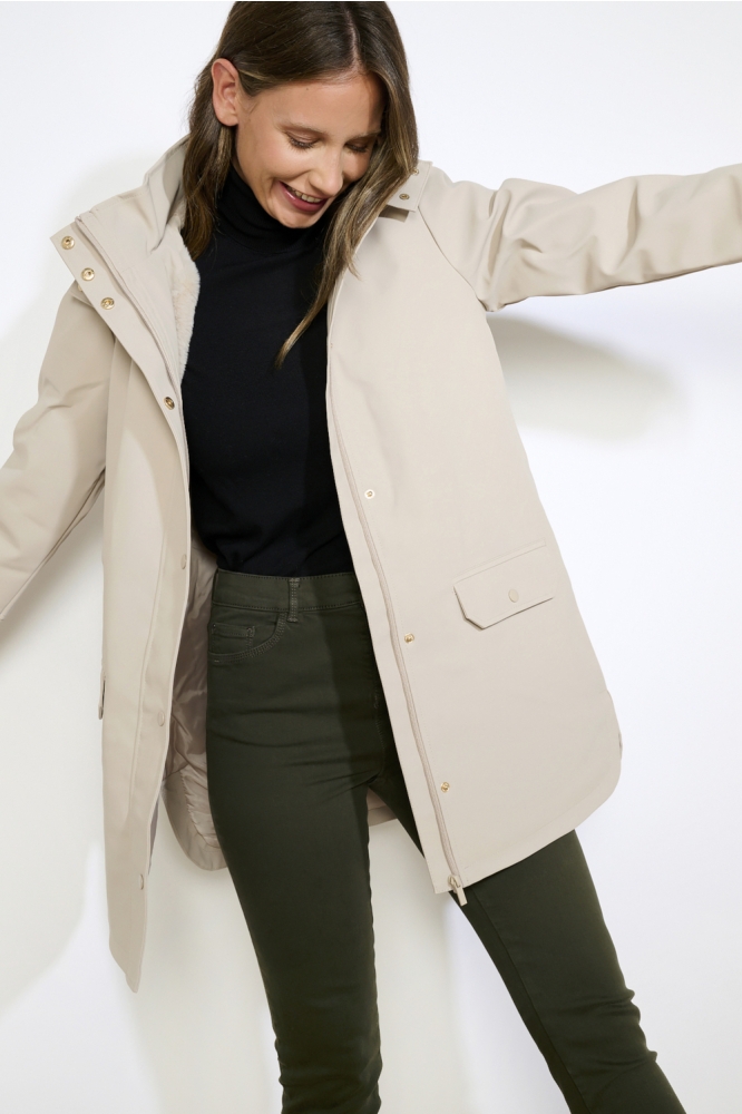 LolaLiza taupe dames jas | Close up