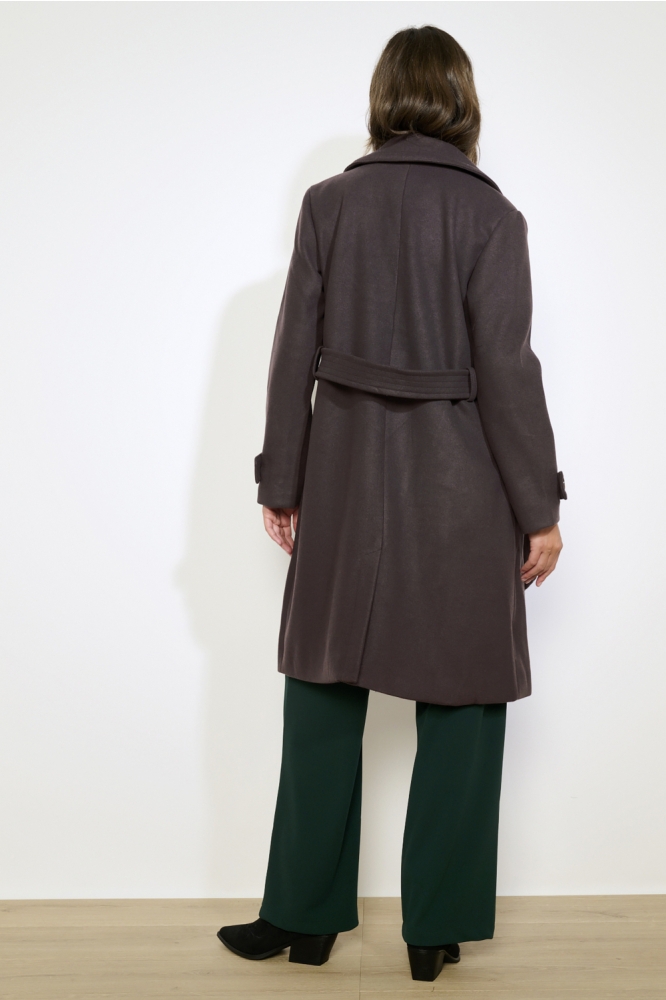 LolaLiza bruine dames jas | Model achteraanzicht