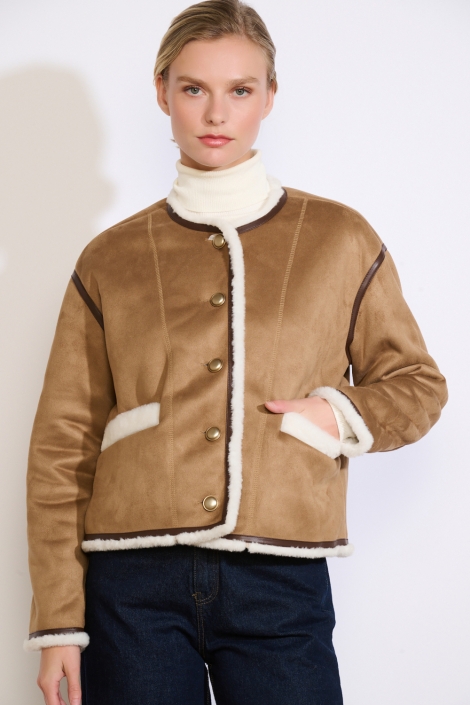 LolaLiza bruine dames jas | Model vooraanzicht