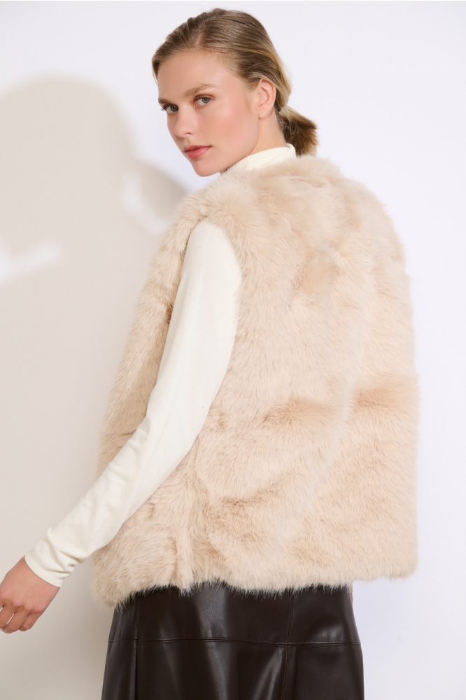 LolaLiza beige dames gilet | Model achteraanzicht