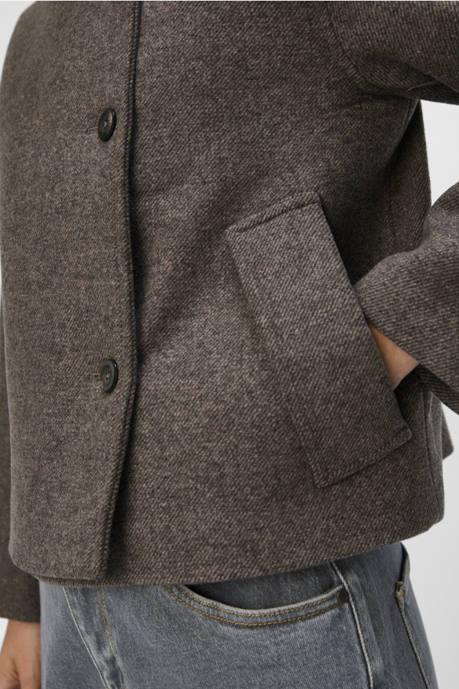 Object bruine dames jas | Close up