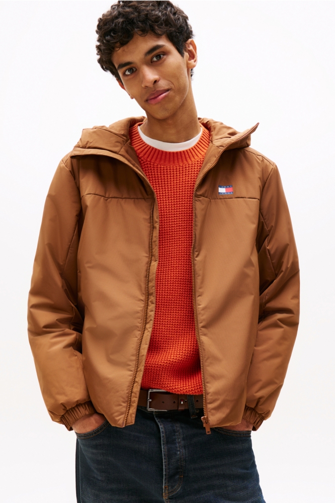 Tommy Jeans camel heren jas | Model vooraanzicht