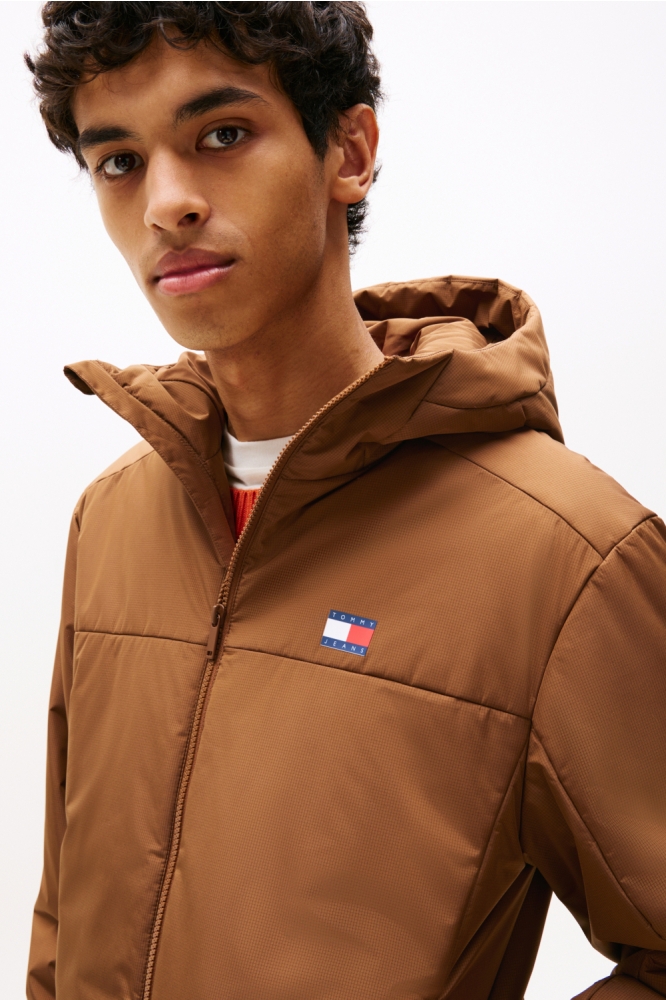 Tommy Jeans camel heren jas | Close up