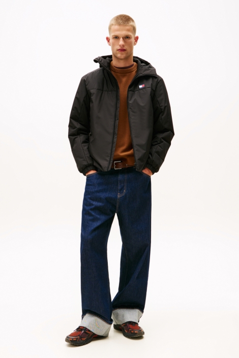 Tommy Jeans zwarte heren jas | Model