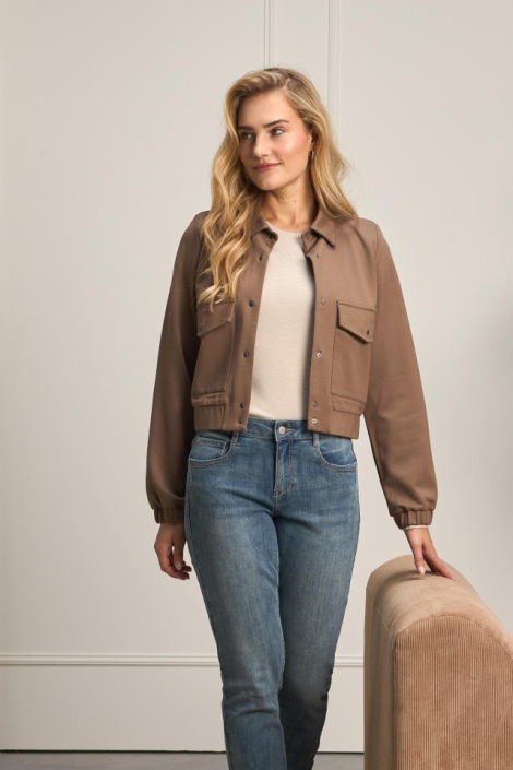 Red Button taupe dames blazer | Model vooraanzicht