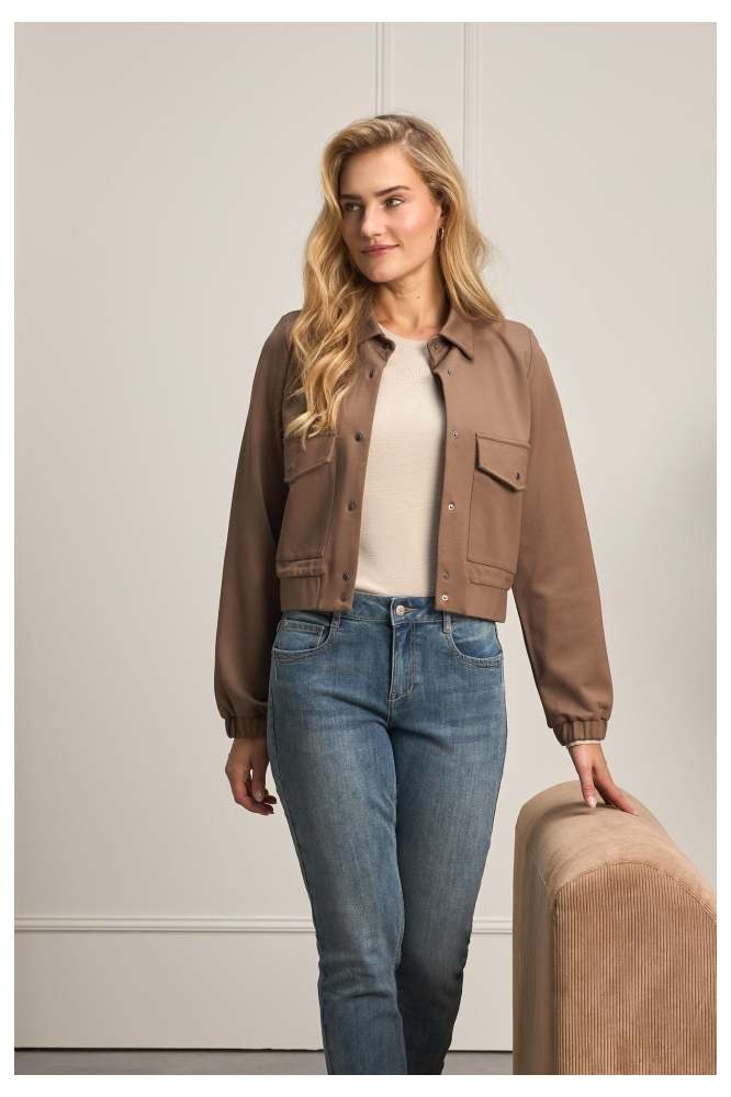 Red Button taupe dames jas | Model vooraanzicht