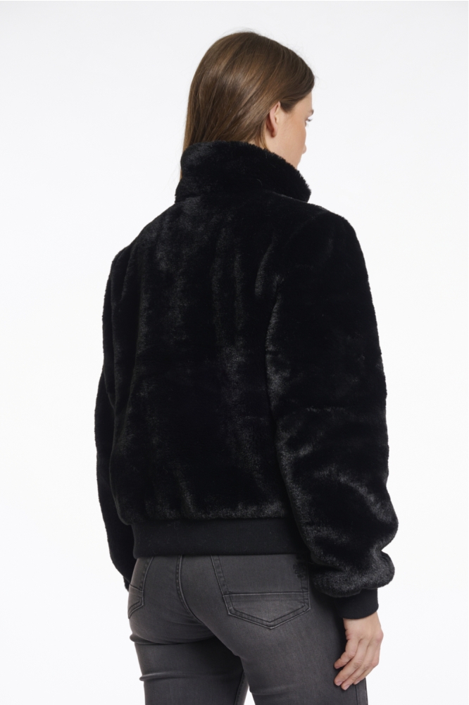 Rino & Pelle zwarte dames jas | Model achteraanzicht