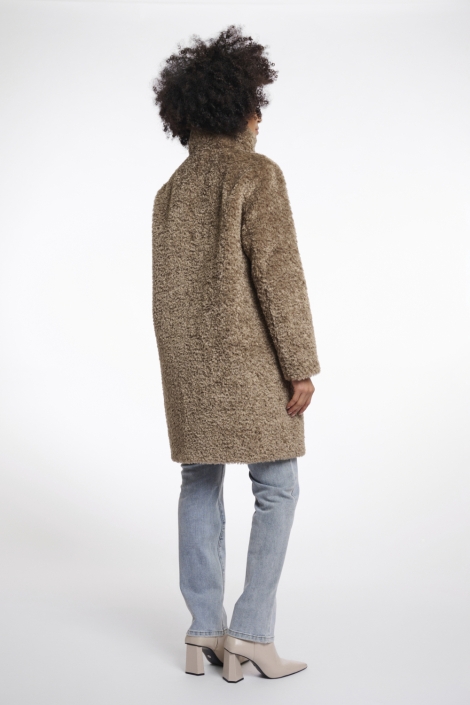 Rino & Pelle camel dames jas | Model achteraanzicht